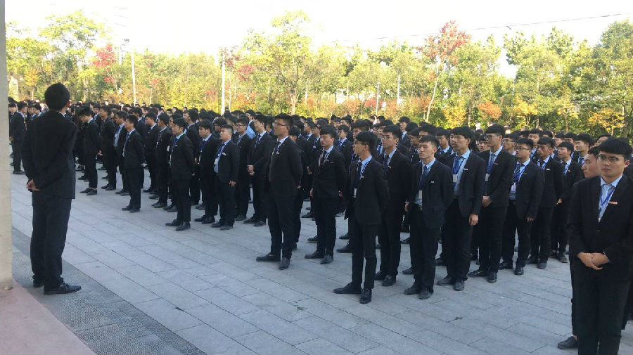 八维学校沉浸式学习之旅带你走上职业发展快车道