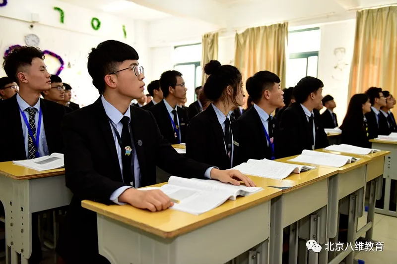 江苏宿迁八维学校开启AI科技命运之门照亮学子前程的璀璨之路