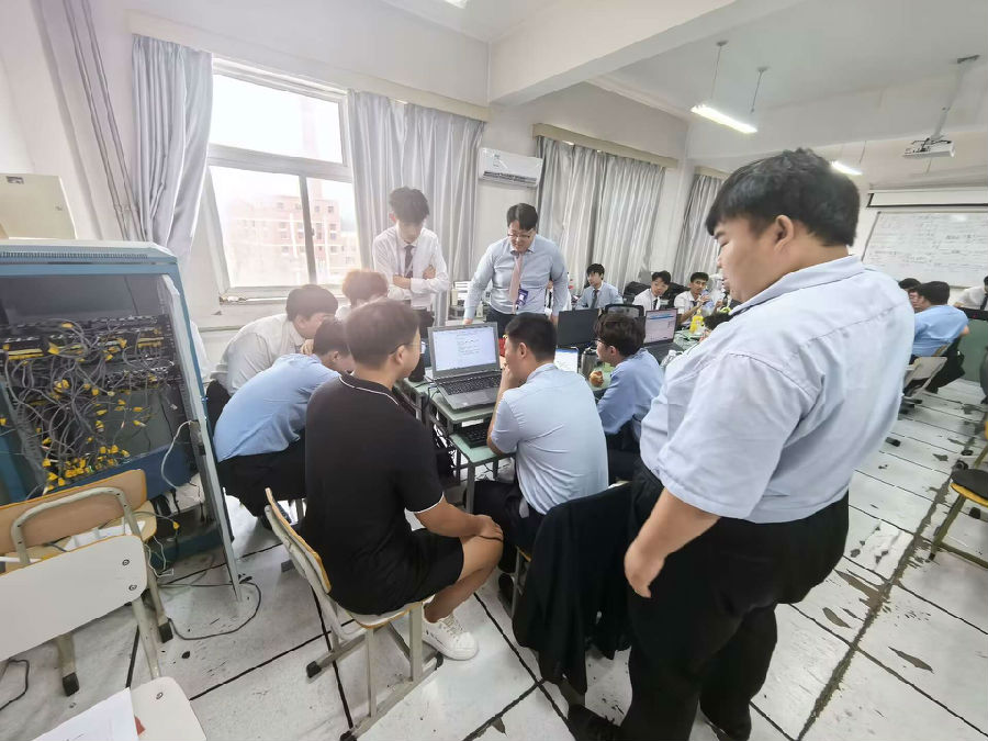 八维教育数字创新行业先锋队的引领者铸就未来行业精英