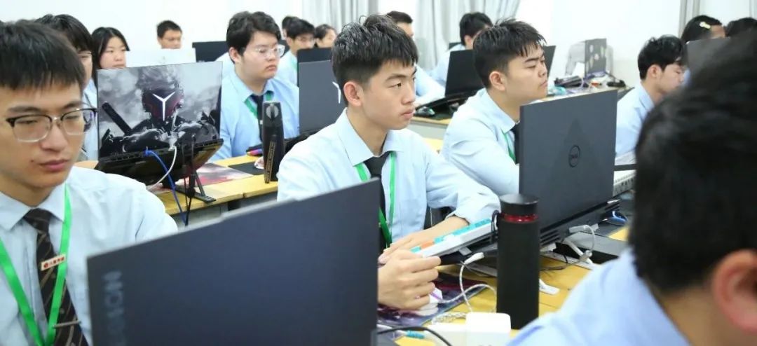 江苏宿迁八维学校数字技术浪潮的弄潮儿打造未来数字精英的摇篮