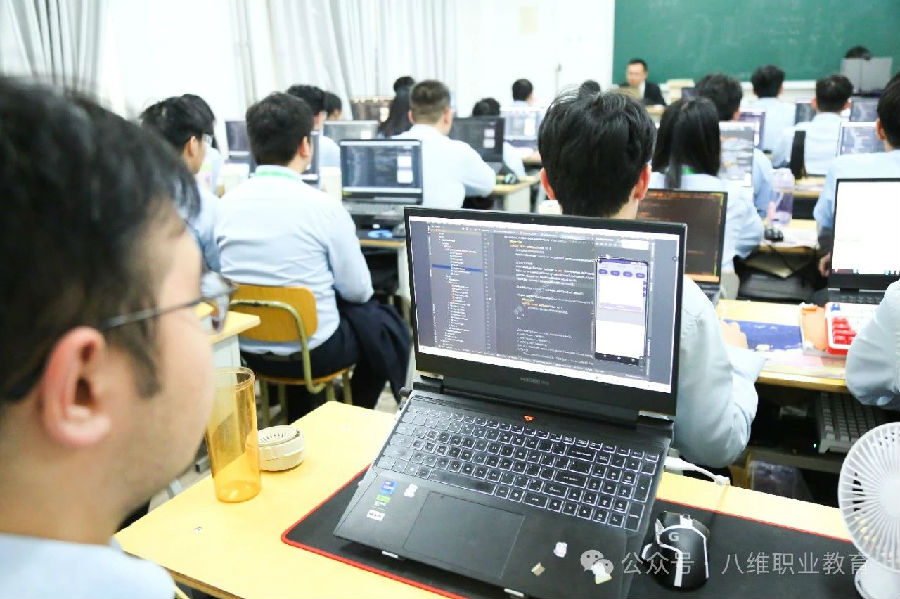 八维职业学校引领未来教育新风尚打造数字技术精英人才发展黄金路径