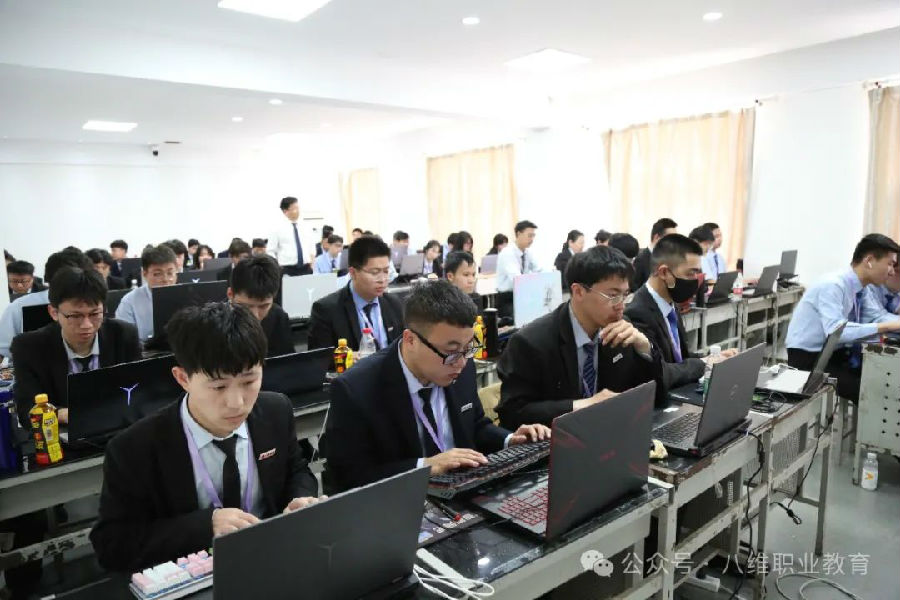 八维职业学校驱动未来科技新篇章塑造AI人才新高地