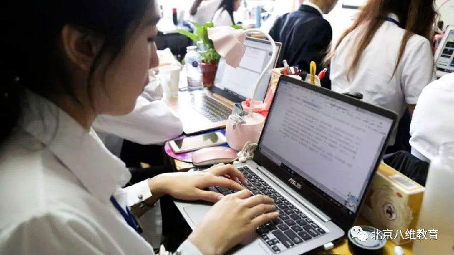 八维职业学校解锁未来科技密码锻造人工智能领域佼佼者