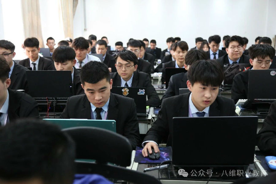 八维职业学校解锁未来科技密码锻造人工智能领域佼佼者