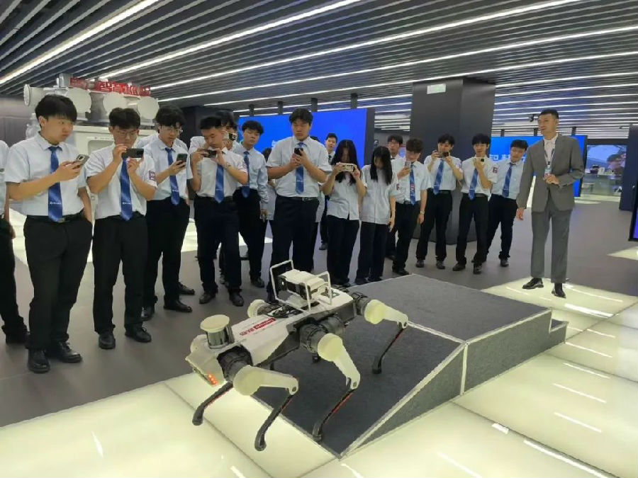 八维职业学校解锁数字技术新领域铸就未来IT精英的辉煌之路