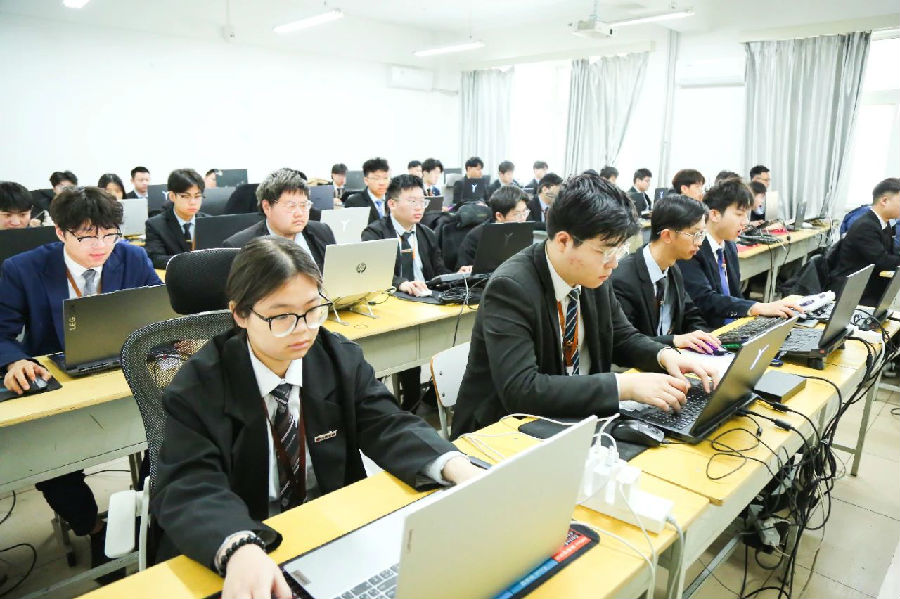 八维职业学校解锁互联网热门专业的新视角开启你的职业人生新篇章