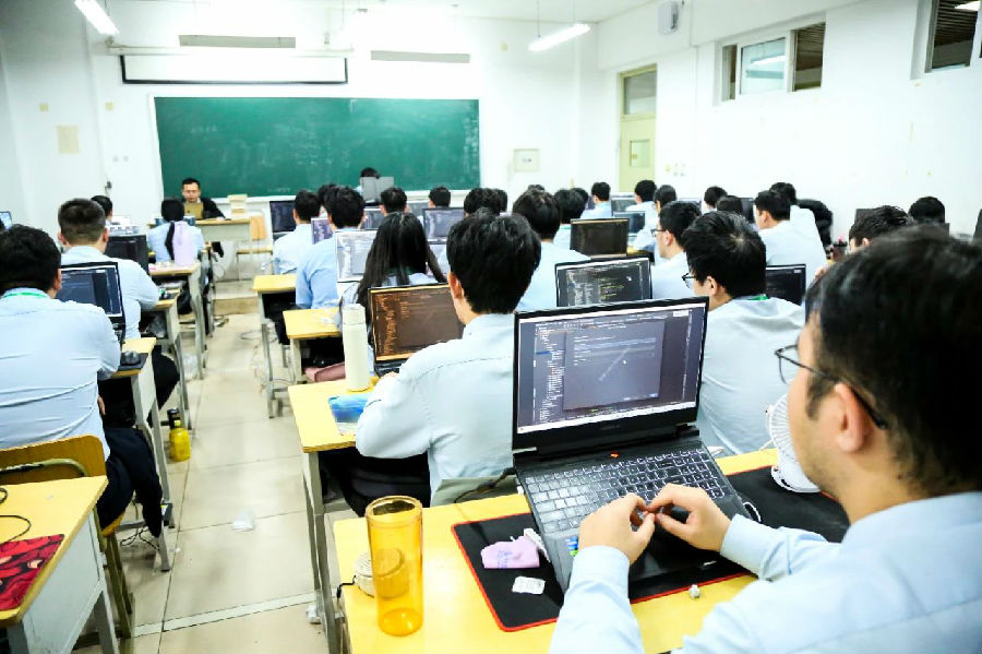八维职业学校开启未来职场就业大门助力学子职场扬帆起航