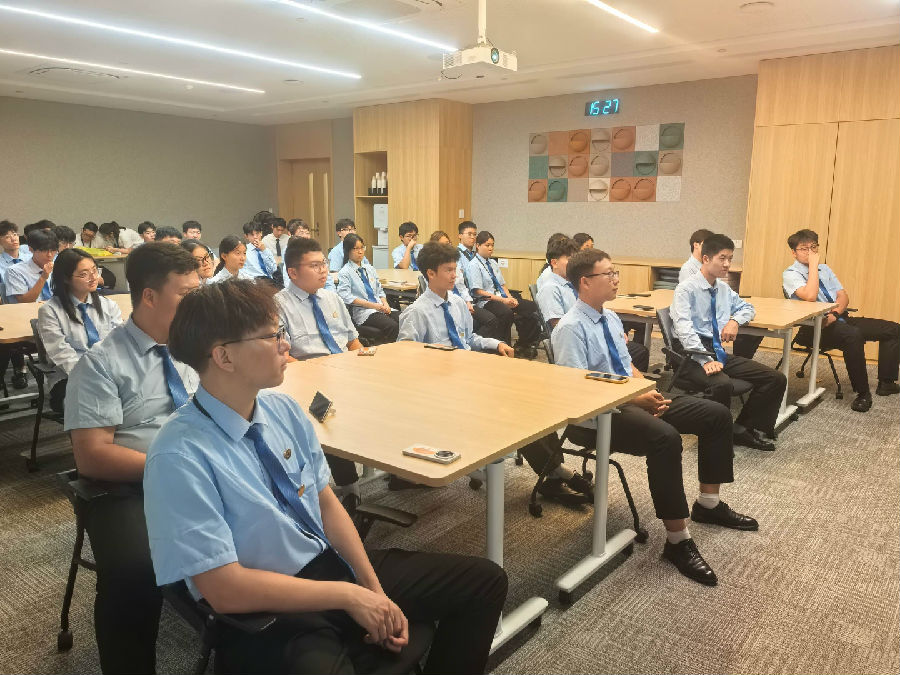 八维职业学校解锁人工智能无限可能新章锻造人工智能精英的黄金摇篮