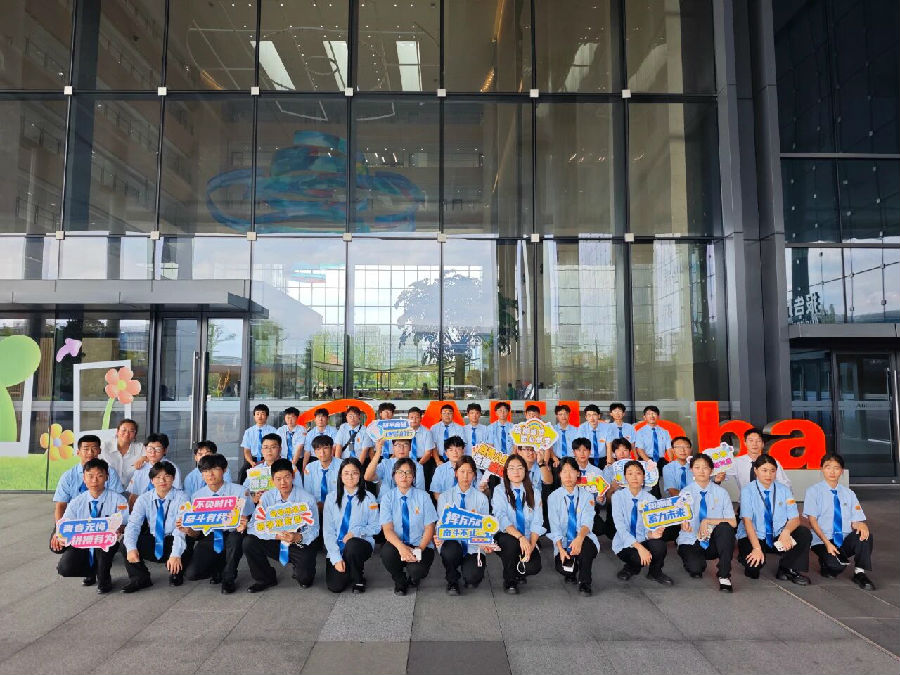 八维教育精准对接企业用人需求打造未来数字黄金职业高就业率