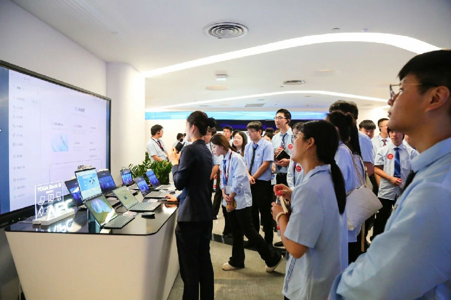 八维职业学校解读低空技术黄金就业图景培养未来无人机行业精英的摇篮