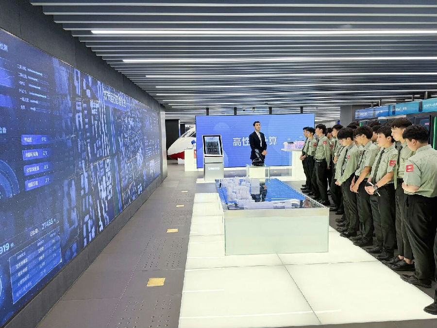 八维职业学校解码人工智能领域就业密码塑造学子未来智能时代核心竞争力