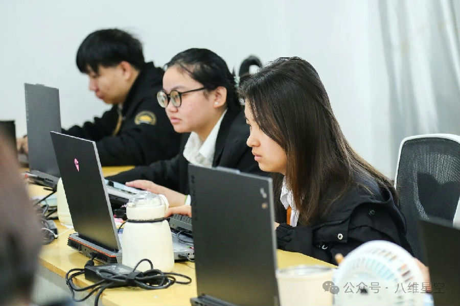 八维职业学校布局新兴领域就业赛道搭建职业院校就业体系升级路径