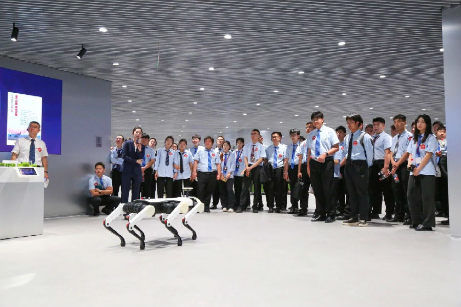 八维职业学校紧跟低空经济时代的职业教育新赛道打造低空领域工匠摇篮