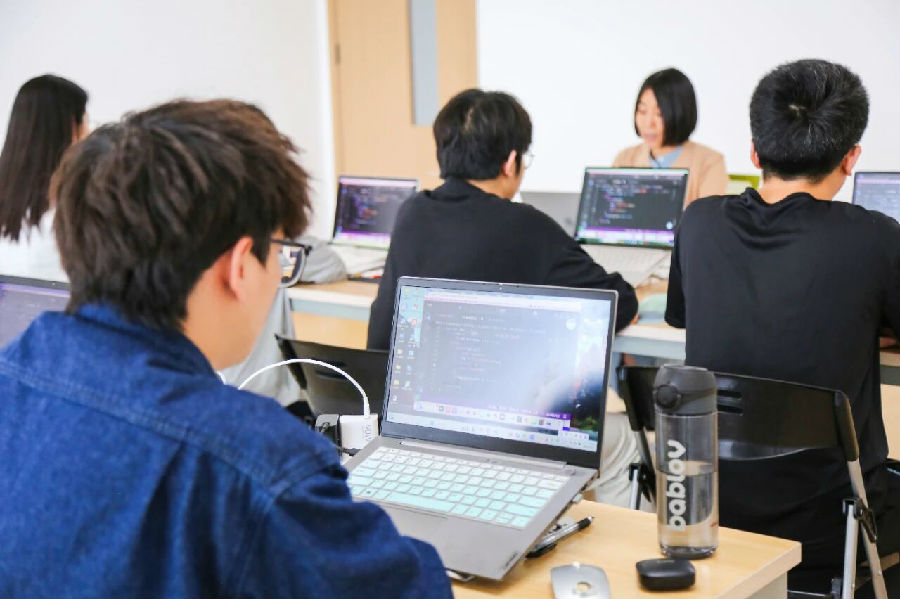 上海八维教育学校是正规学校吗