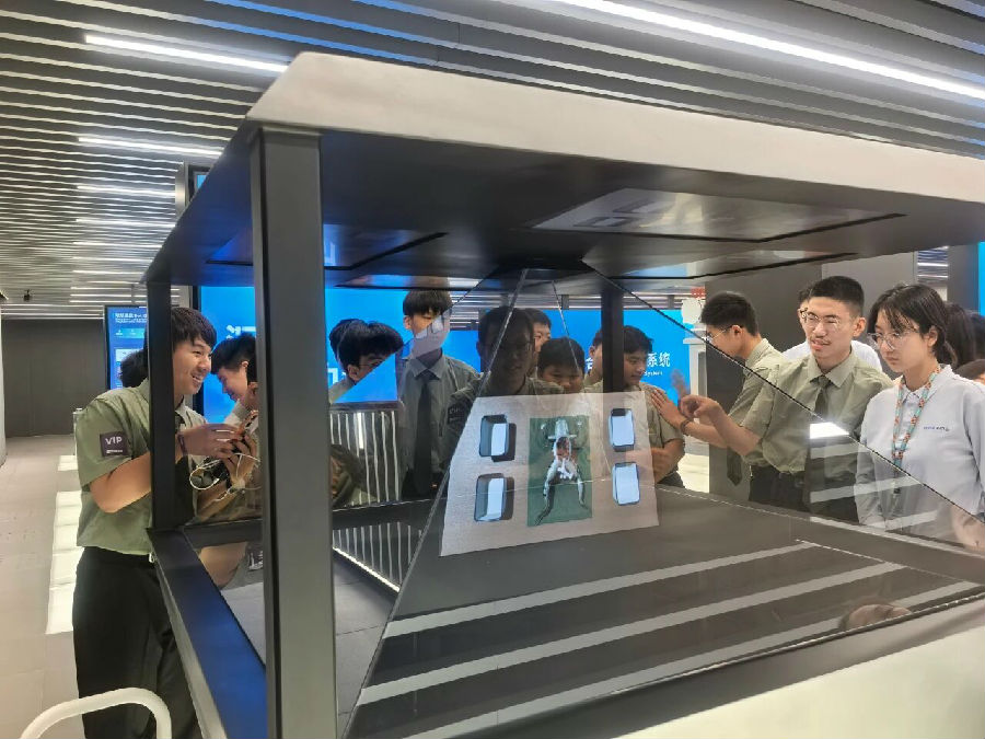 八维学校为学子定制职场精英成长计划