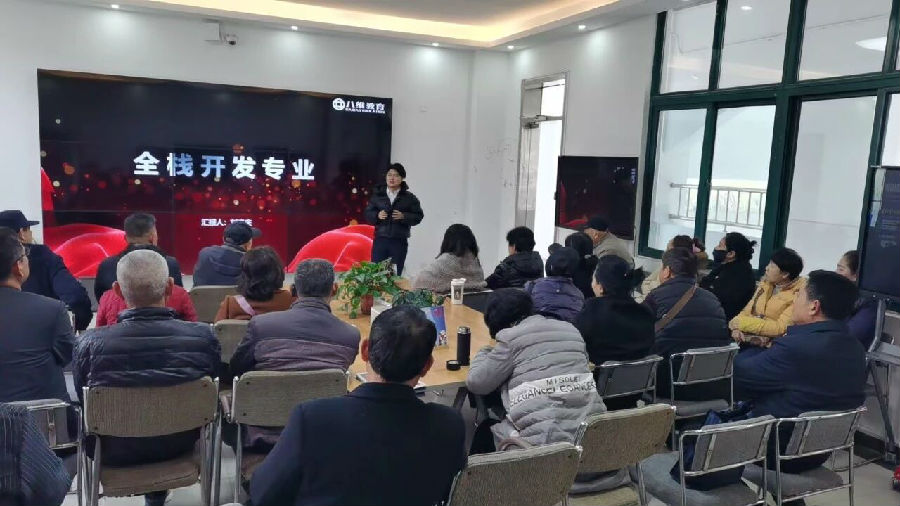 八维职业学校热门专业全线热招