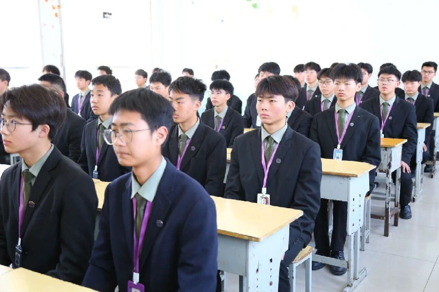 八维职业学校抢占产业黄金赛道打造技能人才就业快车道