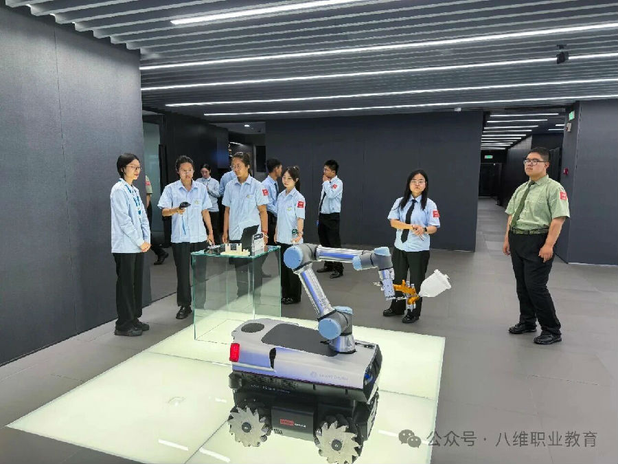 八维职业学校锁定数字时代黄金专业赛道助孩子轻松入局