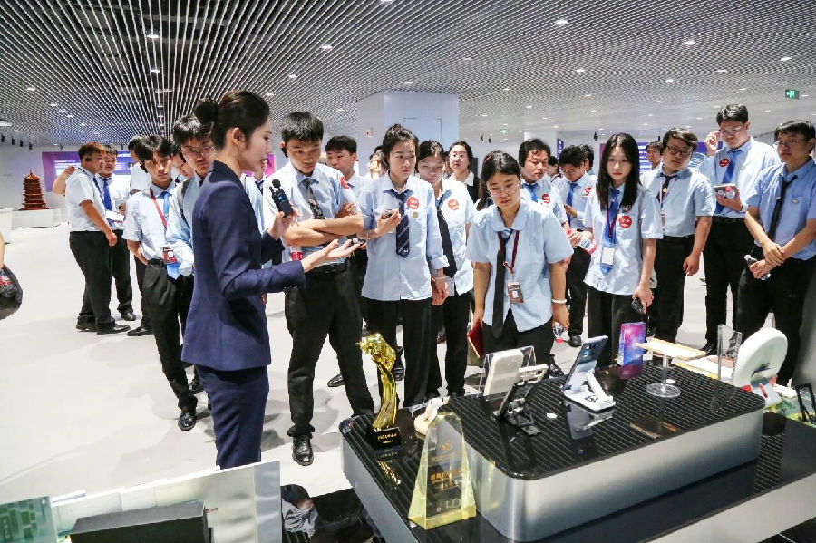 八维职业学校如何以新质生产力引领职业教育的革新