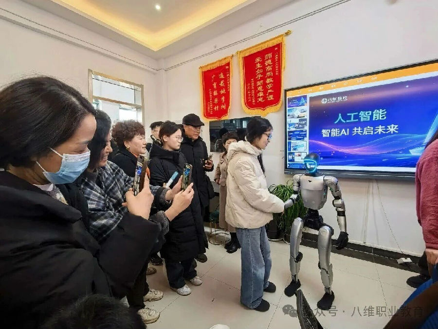 八维职业学校铺就智能制造精英之路助力孩子成为AI时代稀缺人才