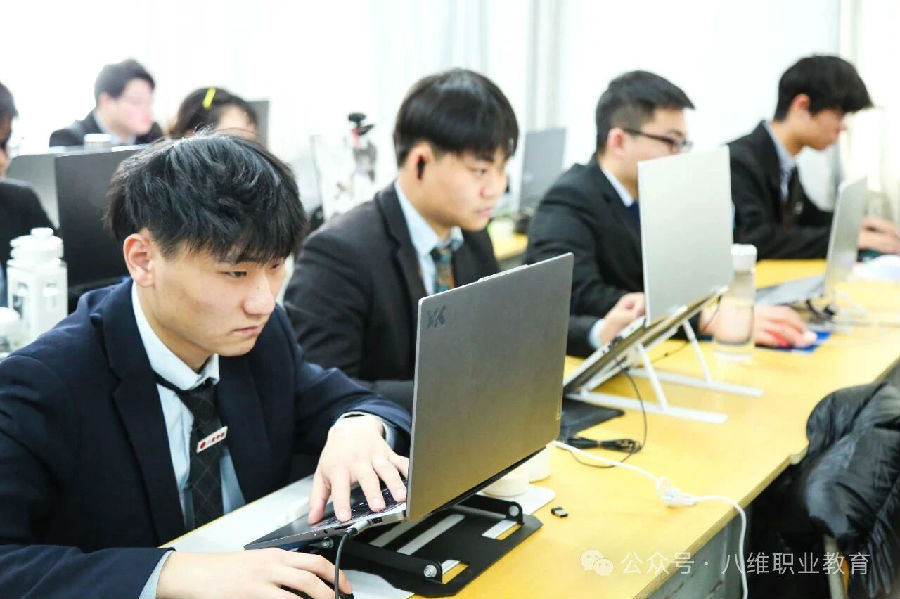 八维职业学校破解文科生黄金就业期密码让文科生逆袭职场机遇触手可及