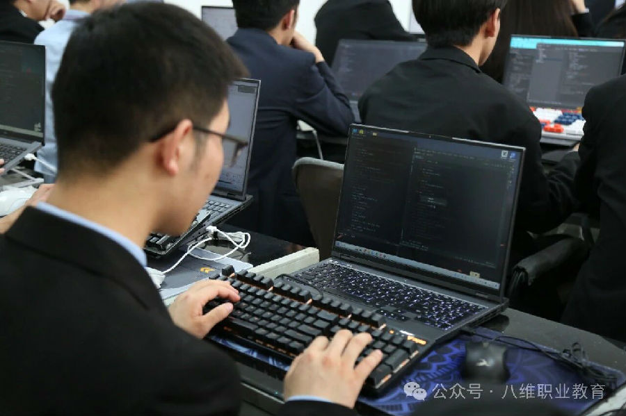 八维职业学校打造下一代优质人才孵化器助孩子抢占未来黄金赛道