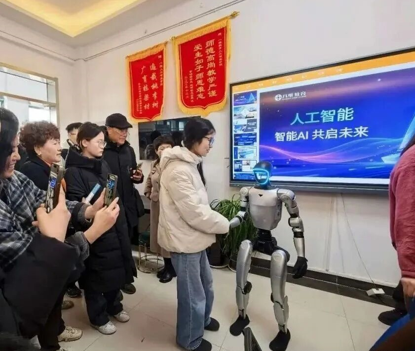 八维职业学校助普通学子解锁年薪百万的黄金入场券