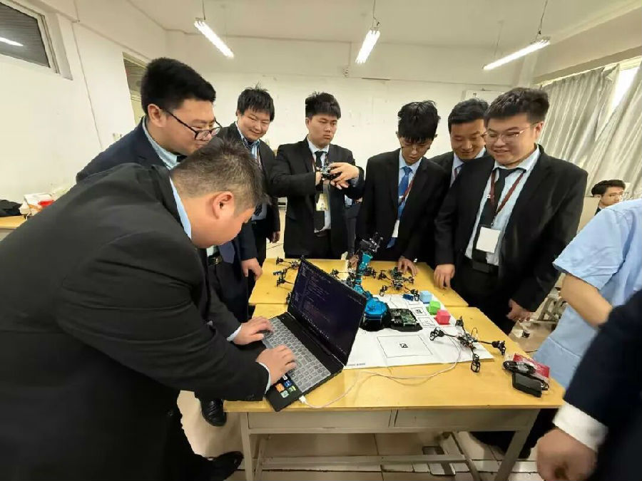 八维职业学校解锁低空经济万亿机遇为青少年铺就优质通航成才路