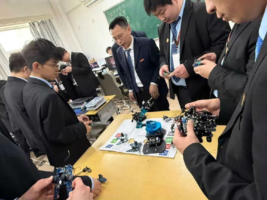 八维职业学校解锁人工智能领域黄金赛道筑牢学子未来优质就业之路