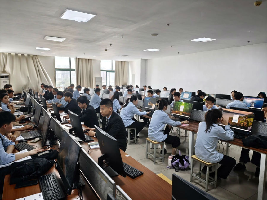 八维职业学校揭秘技能+就业双引擎职场突围密码助学子手握优质未来