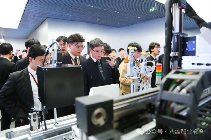 八维职业学校以技能赋能学子一键解锁未来优质职场
