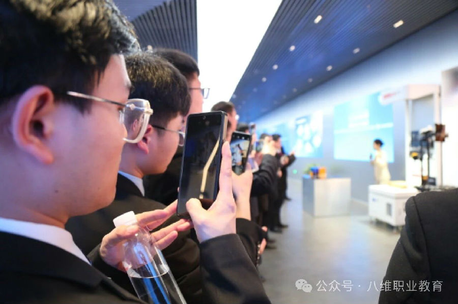 八维职业学校打造电商精英的黄金赛道用硬核技能解锁优质就业密码