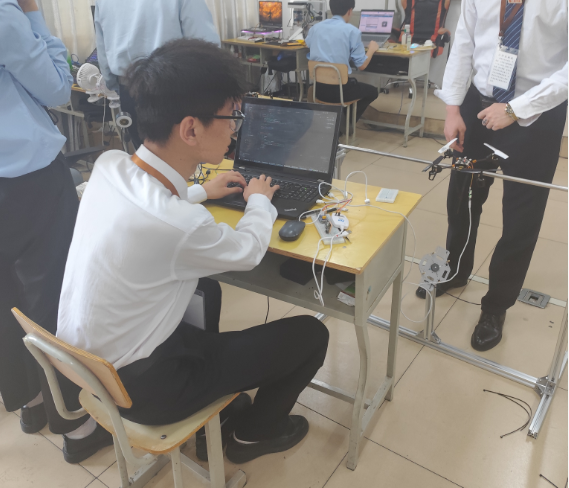 八维职业学校开启蓝海领域的高能人生助力孩子抢占空中黄金赛道