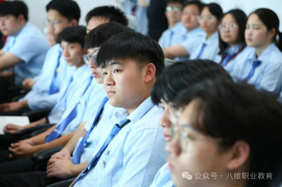 八维教育优质就业的黄金跳板助力孩子抢占优质就业先机