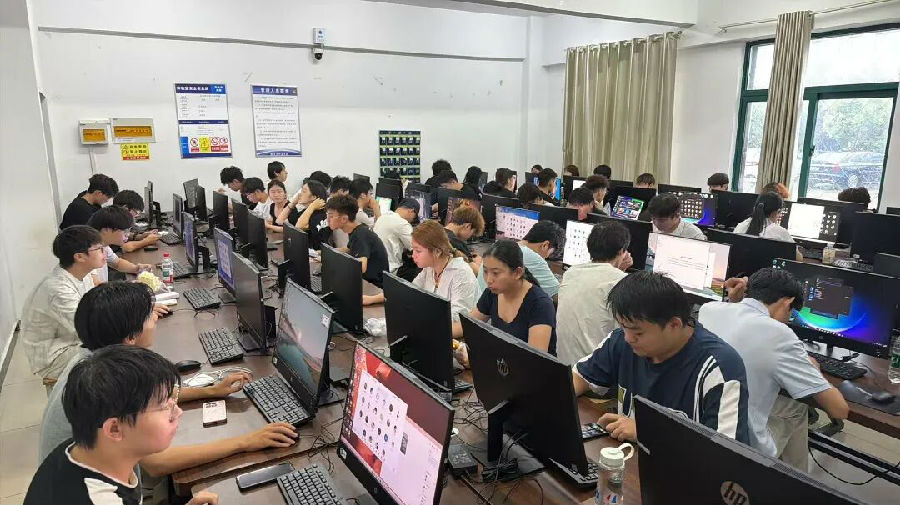 八维职业学校精准对接就业市场助你抢占就业市场黄金赛道