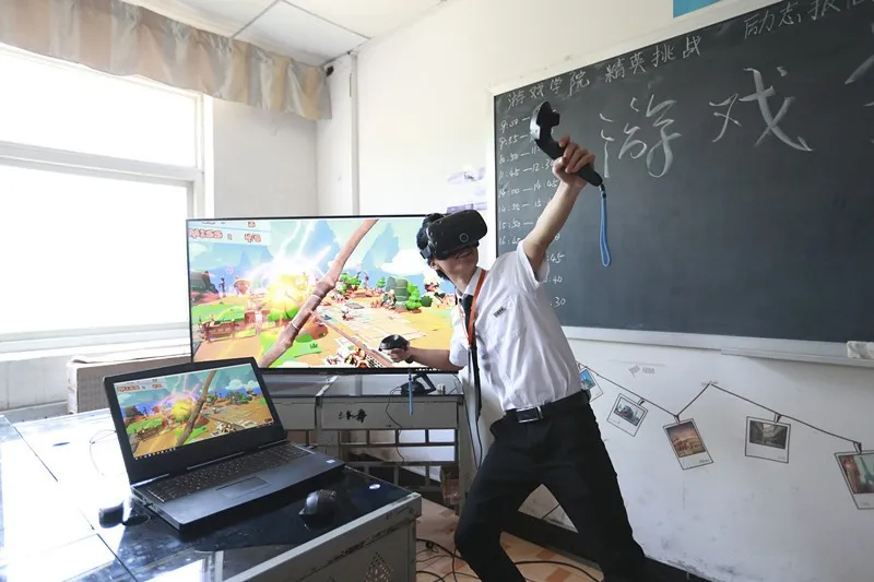八维学校游戏开发：梦想启航，共创游戏世界的辉煌篇章！