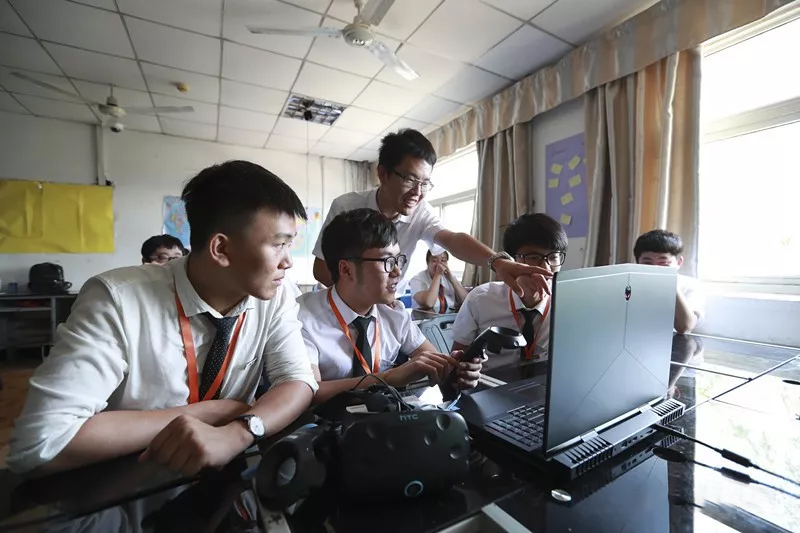 八维学校游戏开发：解锁创意潜能，探索无限可能的游戏世界！