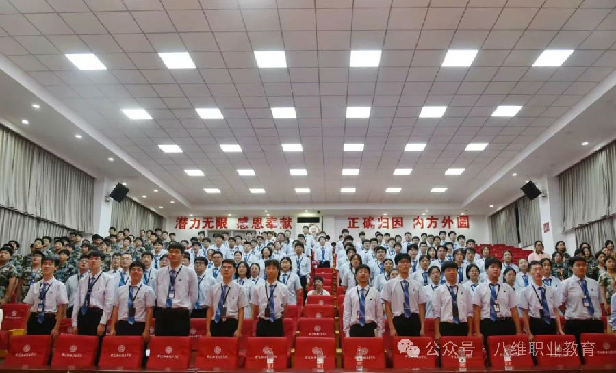 八维学校传媒专业课程全面升级,就业前景广阔教学质量卓越!