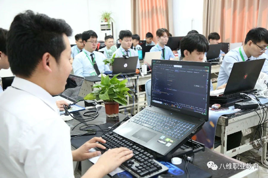 宿迁八维教育精准定位行业所需引领学子开启数字科技新篇章!
