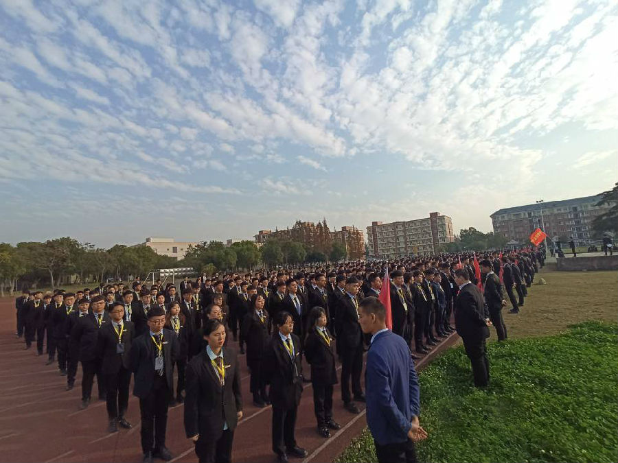 八维职业学校数字技术教学:优势显著,引领数字技能教育新潮流!