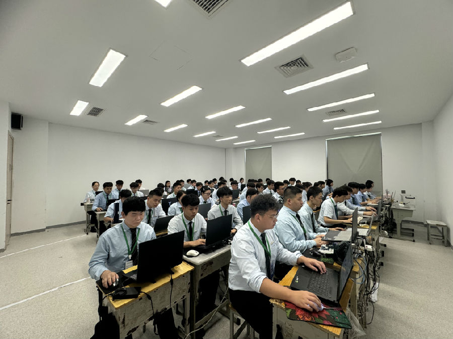 江苏宿迁八维教育：数字领域领航者，打造未来科技精英的摇篮！