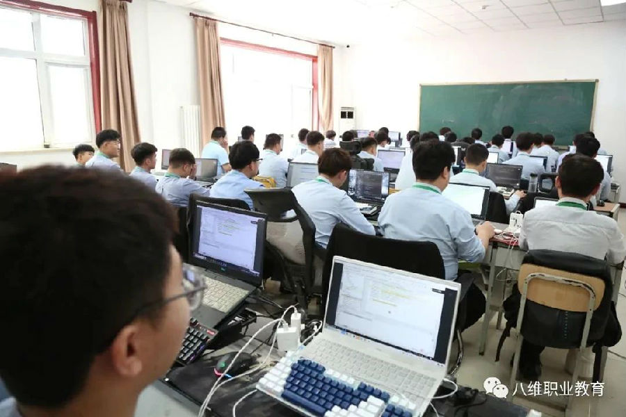 江苏宿迁八维学校：数字技术人才摇篮，铸就未来智慧精英！