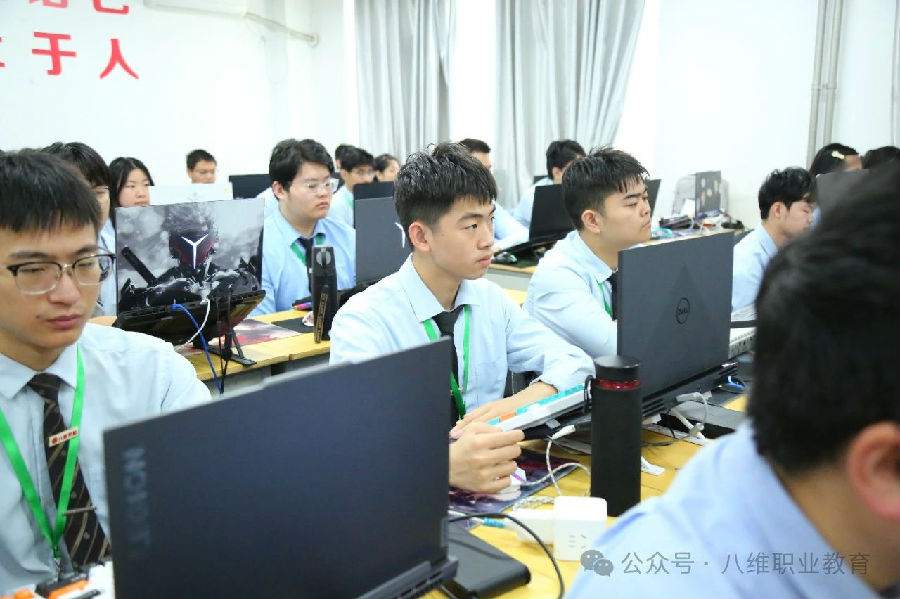 江苏宿迁八维学校：人工智能教育的领航者，开启智慧新篇章！