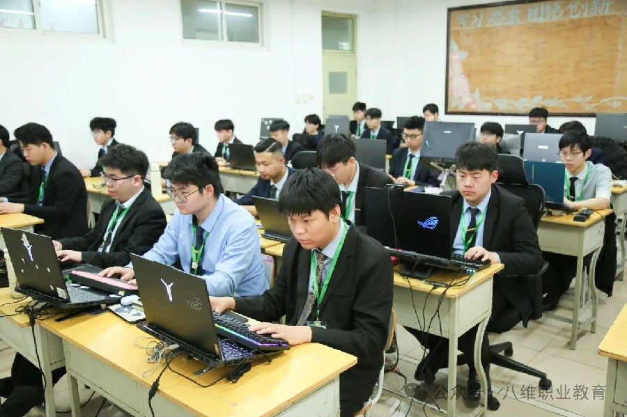 江苏网站工程培训机构哪个口碑好？推荐八维职业学校的理由？