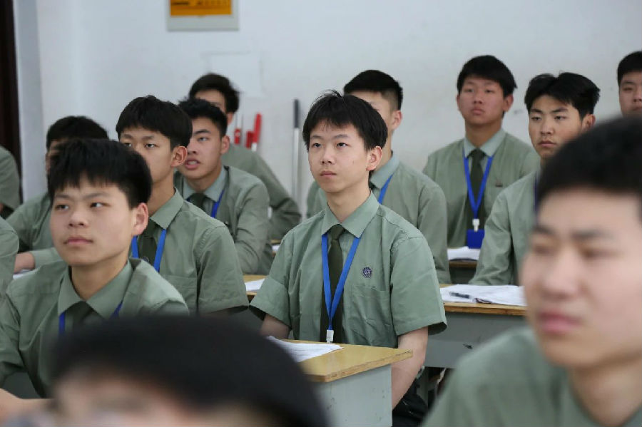 八维职业学校：解锁互联网热门专业的新视角，开启你的职业人生新篇章！