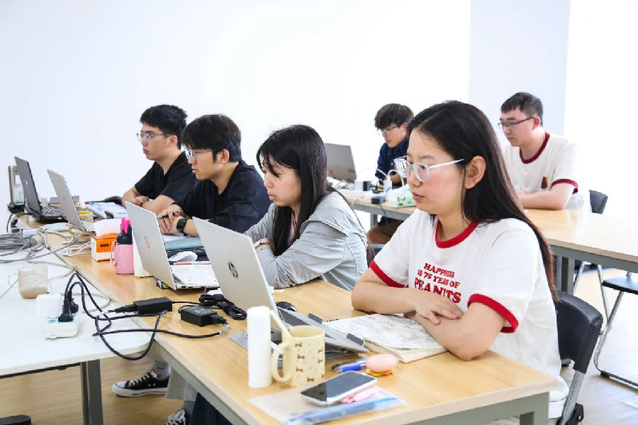 八维职业学校：开启高校就业新篇章，打造卓越职场之路！