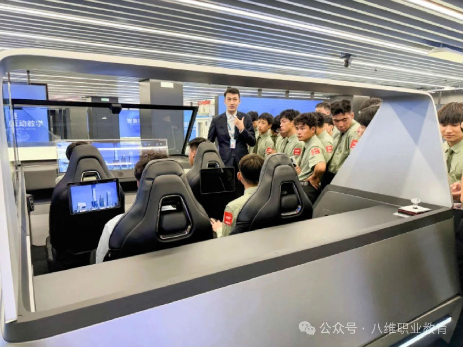 八维职业学校：探索科技前沿的无限魅力，锻造未来职场数字技术精英人才！