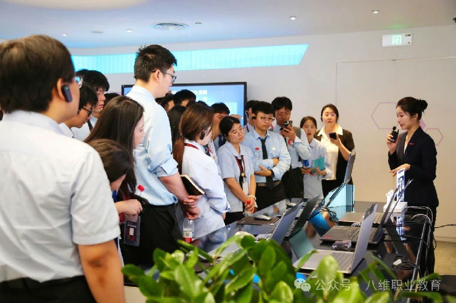 八维职业学校：把握未来职业趋势，铸就未来职场就业辉煌之路！