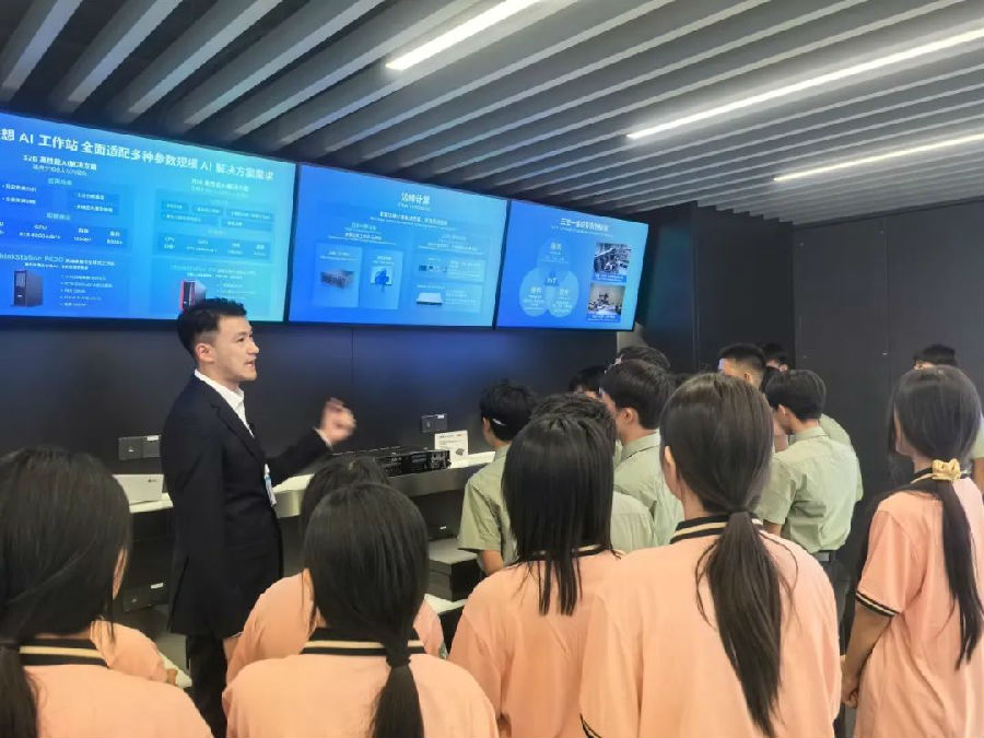 八维职业学校：解锁人工智能无限可能新章，锻造人工智能精英的黄金摇篮！