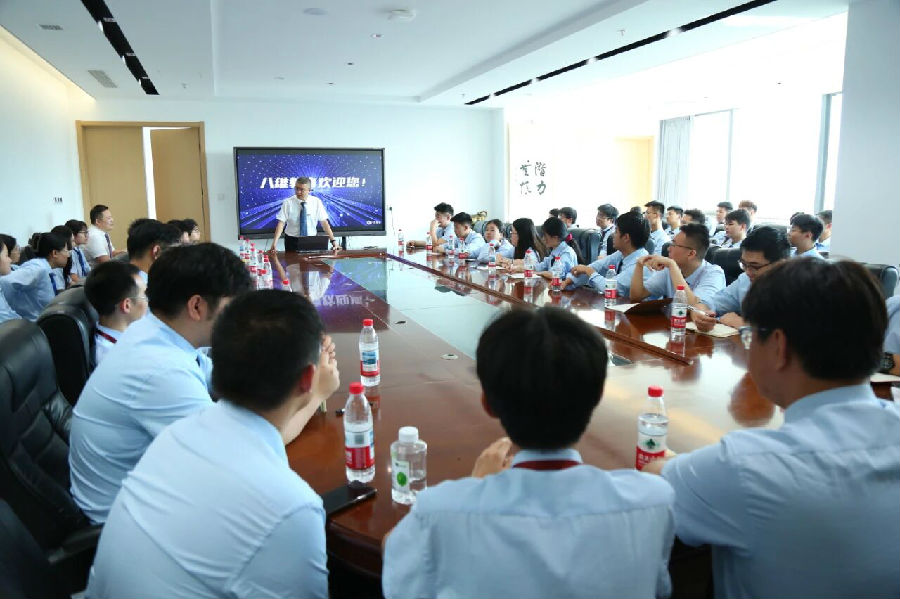 八维职业学校：国际新媒体短训班打造黄金跳板，助力学子实现职业弯道超车！